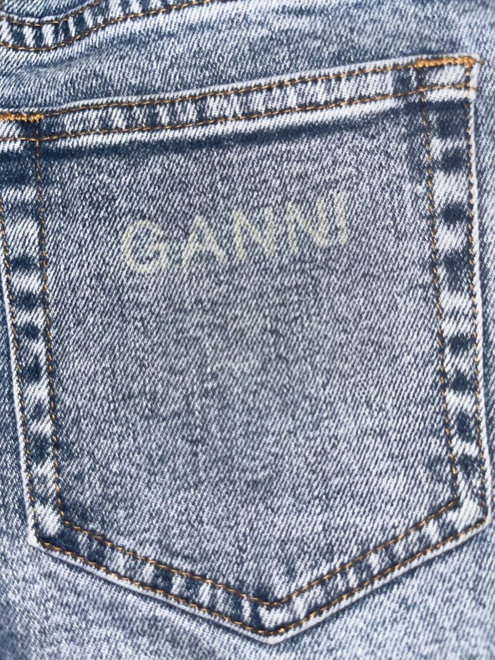 GANNI STRAIGHT SPLIT LEG JEANS STYLE #6182 CLASSIC DENIM SPELLOUT POCKET NWT  26